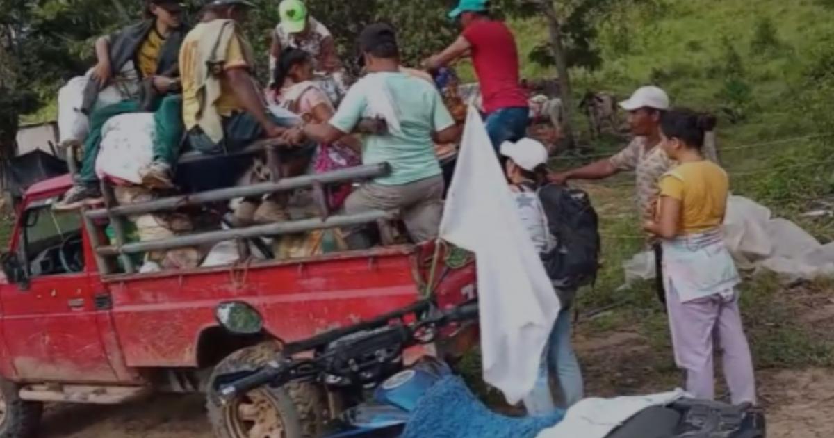 Combates en Bolívar desplazaron a 500 personas a Antioquia; tres civiles al parecer habrían muerto