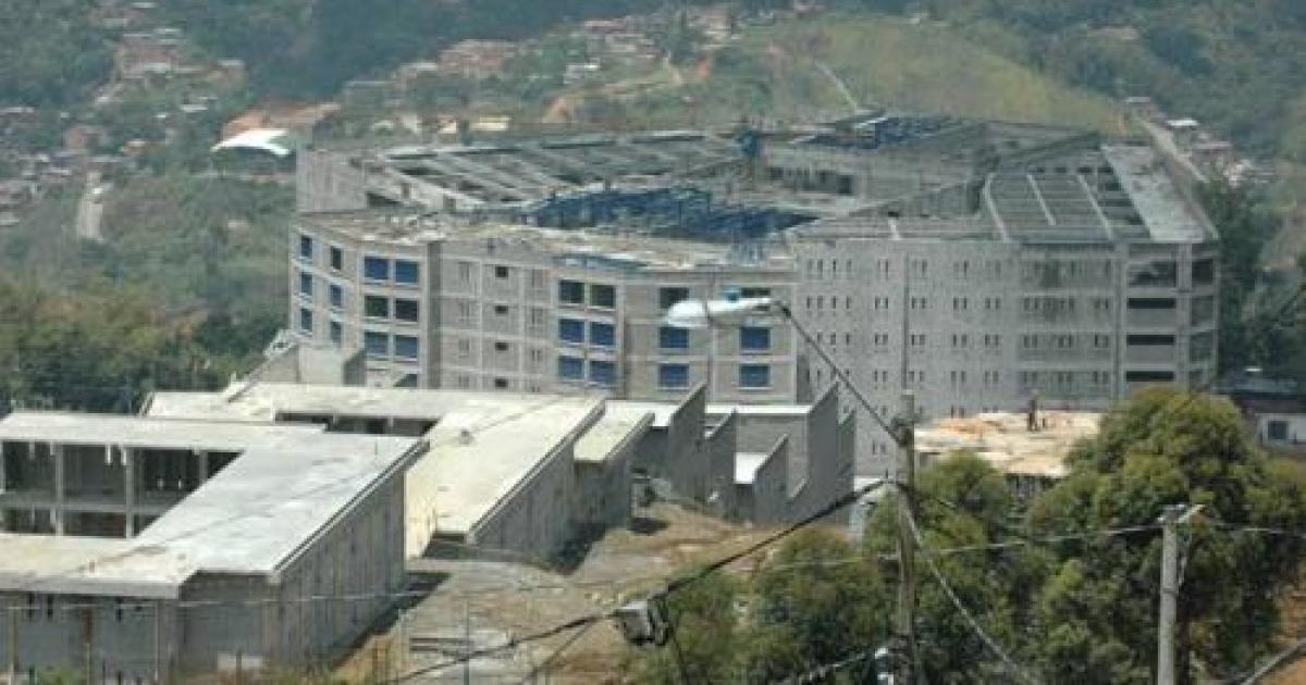 Crisis en El Pedregal: denuncian cortes de agua y luz tras protestas por comida podrida