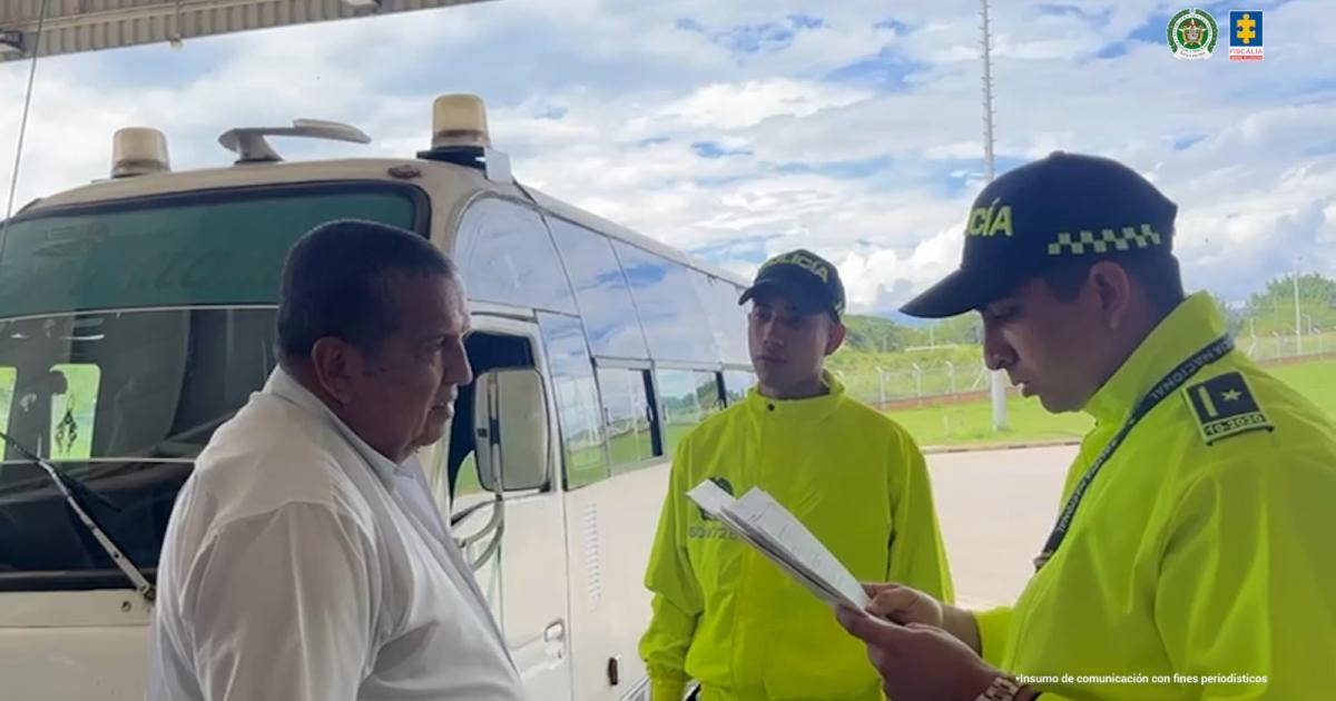 Desmantelan red que movilizó a 114 migrantes a través del Urabá en buses de turismo