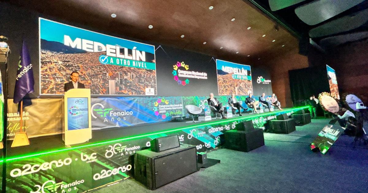 "Colombia necesita un presidente que apoye a los comerciantes": Fico Gutiérrez en el congreso de Fenalco en Medellín