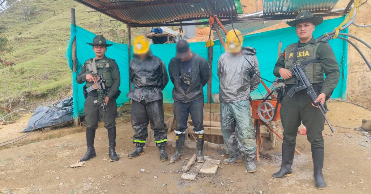 Intervienen una mina ilegal: La policía capturó a tres personas en Santa Rosa de Osos, Antioquia