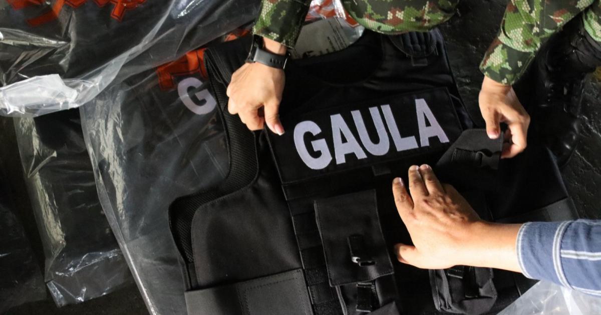 Alcaldía de Medellín “blindará” a técnicos del CTI y uniformados del Ejército con 237 chalecos antibalas