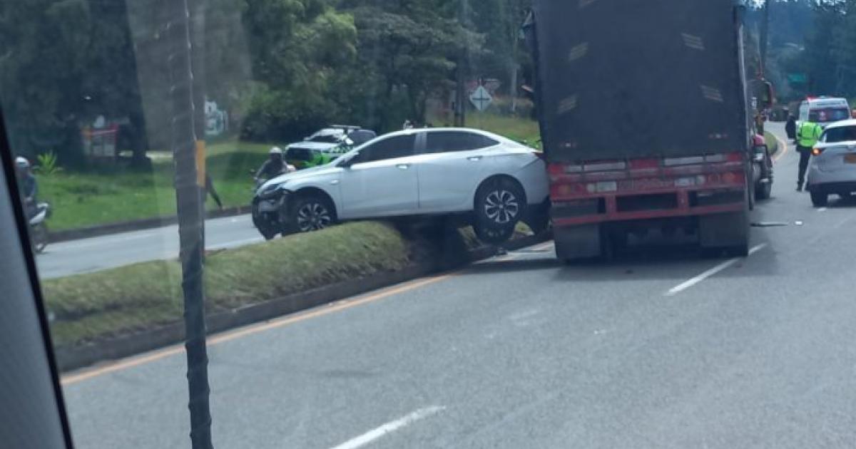 Accidente de tránsito cobró la vida de una persona en la vía Medellín - Bogotá