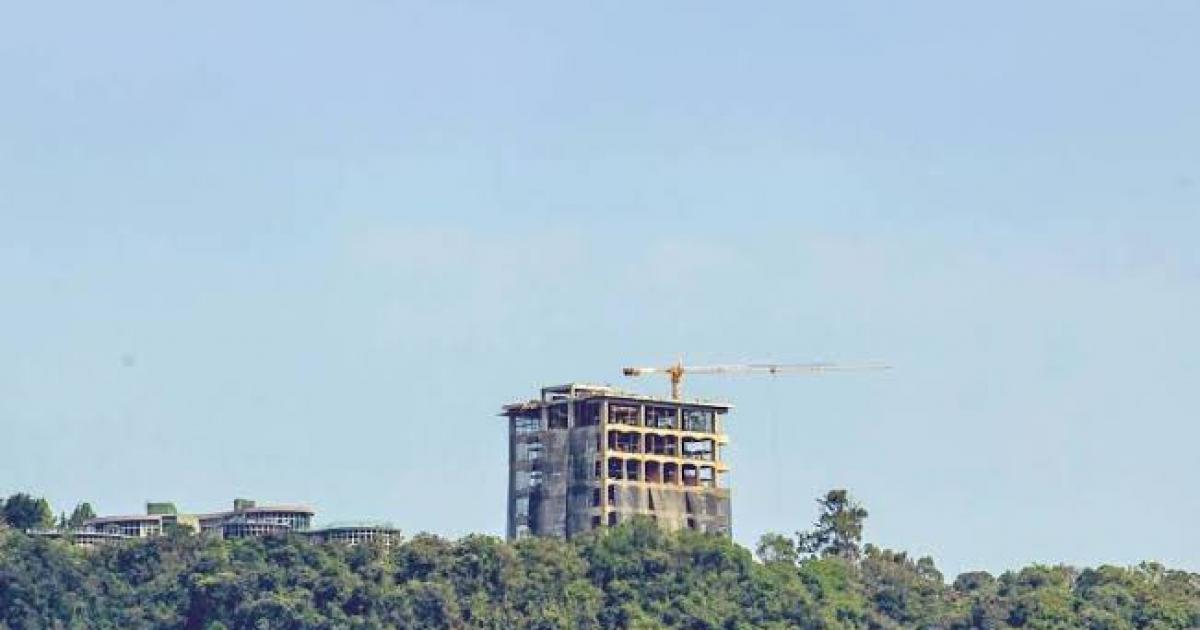 Polémica en el sur del Valle de Aburrá por obra de construcción que califican como "adefesio"