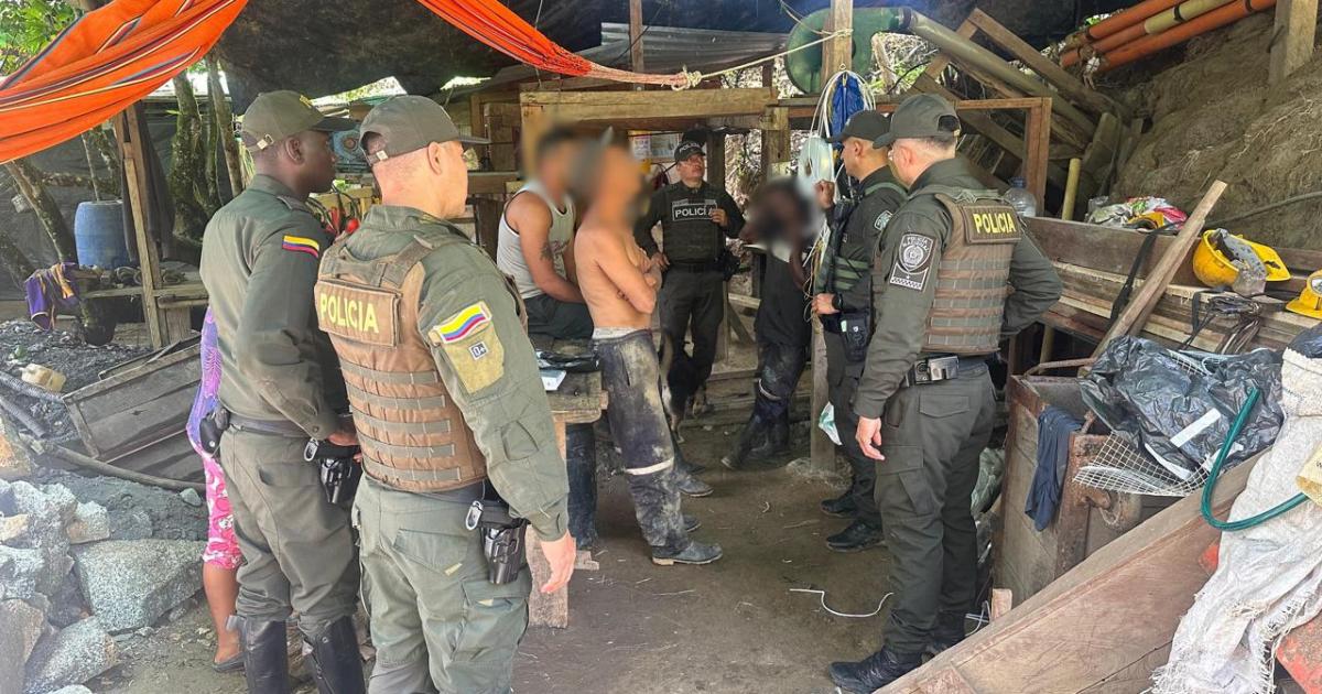 [FOTOS] Desmantelan socavón ilegal en Girardota: capturados cuatro hombres extrayendo oro con explosivos