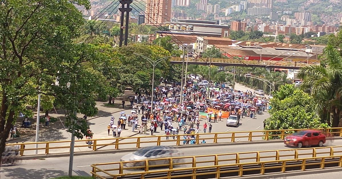 Cerca de 200 personas de la CUT y Fecode se movilizaron en Medellín