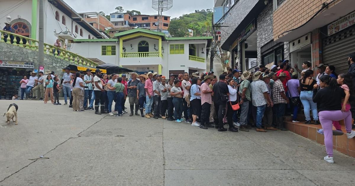 Cinco municipios de Antioquia reportan la llegada de comunidades desplazadas por el accionar de grupos armados ilegales