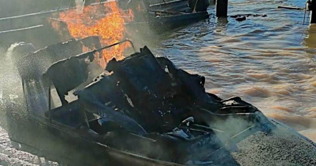 Una batería mal manipulada causó incineración de siete chalupas en El Bagre