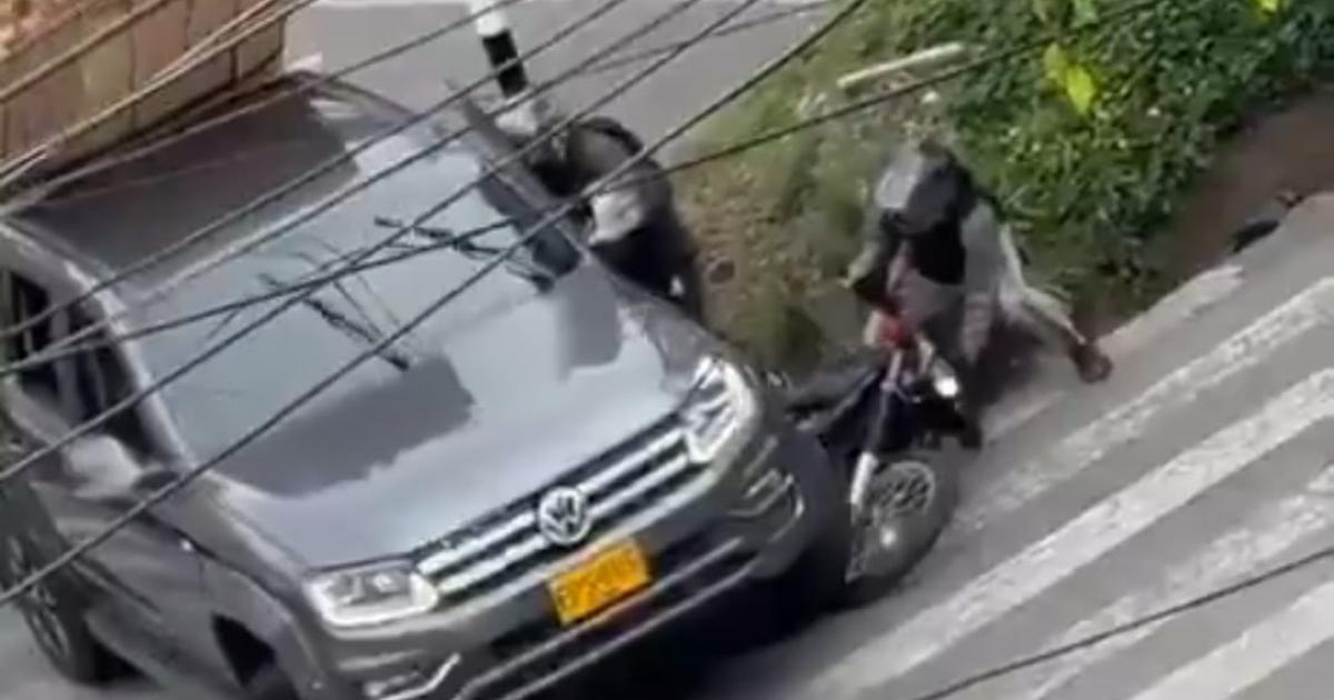 Conductor de una camioneta embistió a fleteros en el barrio Cabañas de Bello