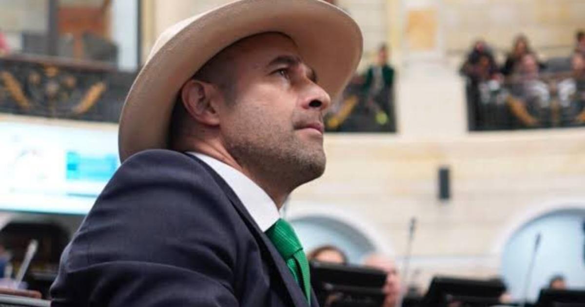 "Voy a escuchar al corazón": Andrés Guerra, sobre ofrecimiento del CD de encabezar la lista del partido a la Cámara de Representantes