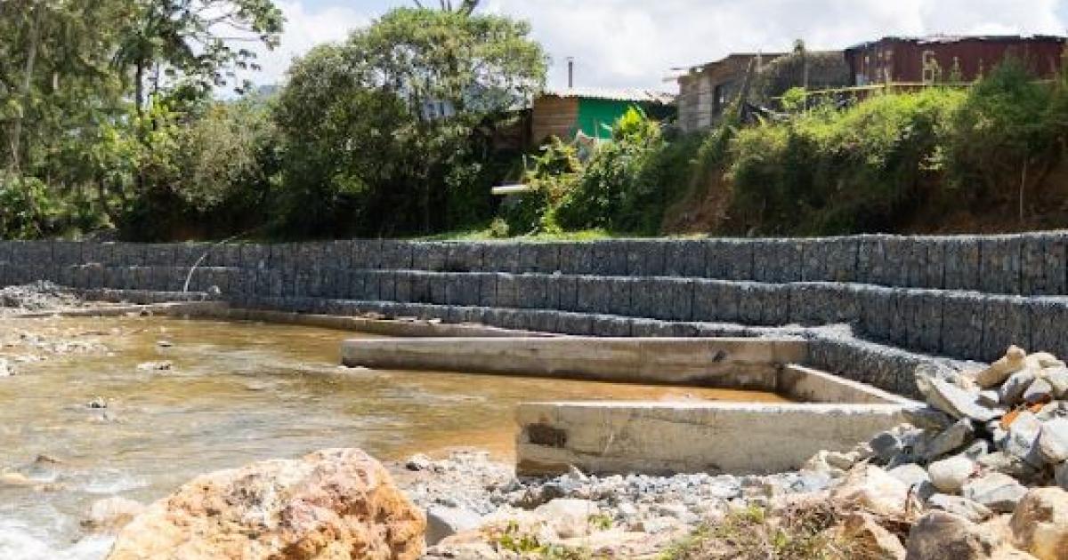 Con $1.990 millones, Cornare y El Retiro blindan cauces y reducen riesgo de desastres en zonas rurales