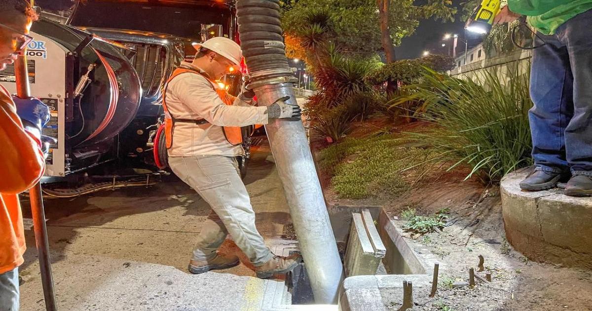Para garantizar el funcionamiento del sistema de drenaje urbano de Medellín, se ha intervenido soterrados viales