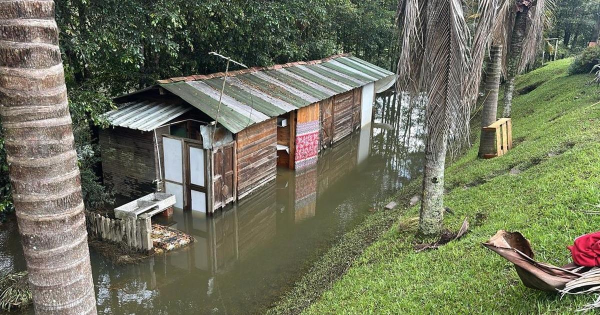 Tras creciente súbita en Rionegro (Antioquia), Alcaldía adelanta censo de damnificados