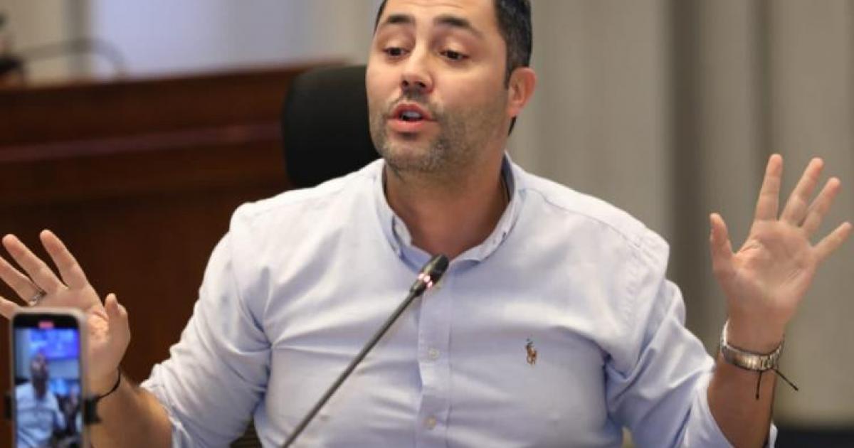 "Petro le robó al Estado para financiar grupos criminales": presidente del Concejo de Medellín, tras decisión del CNE