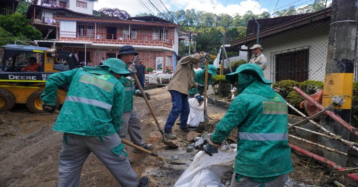 Alcaldía de Medellín realiza intervenciones de prevención de riesgos ante las lluvias