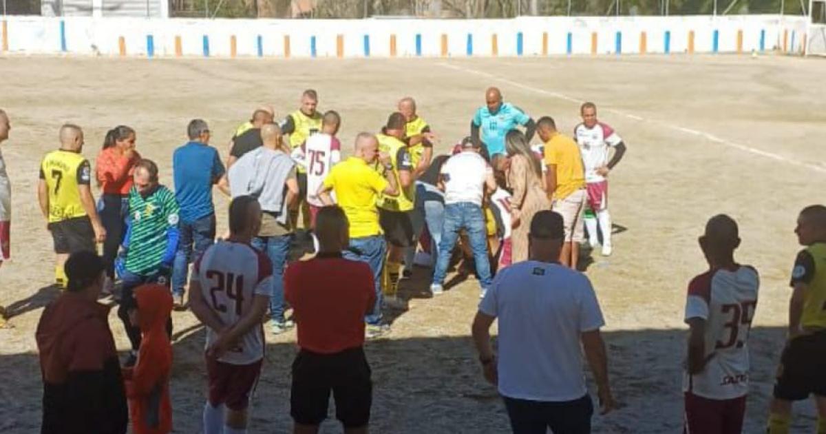 La muerte le llegó jugando fútbol: Se desplomó cuanto tocaba la redonda en un torneo en El Santuario