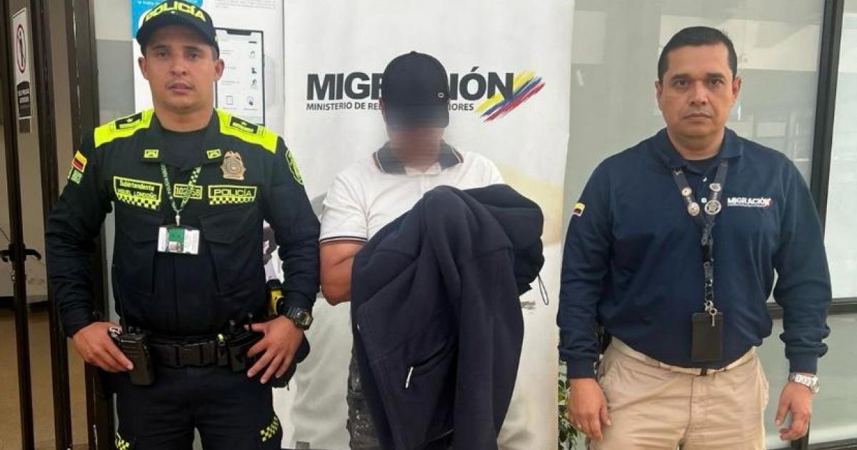 Doble captura en Rionegro: Migración frena fuga de colombianos buscados por presuntos delitos de pornografía y abuso de menores