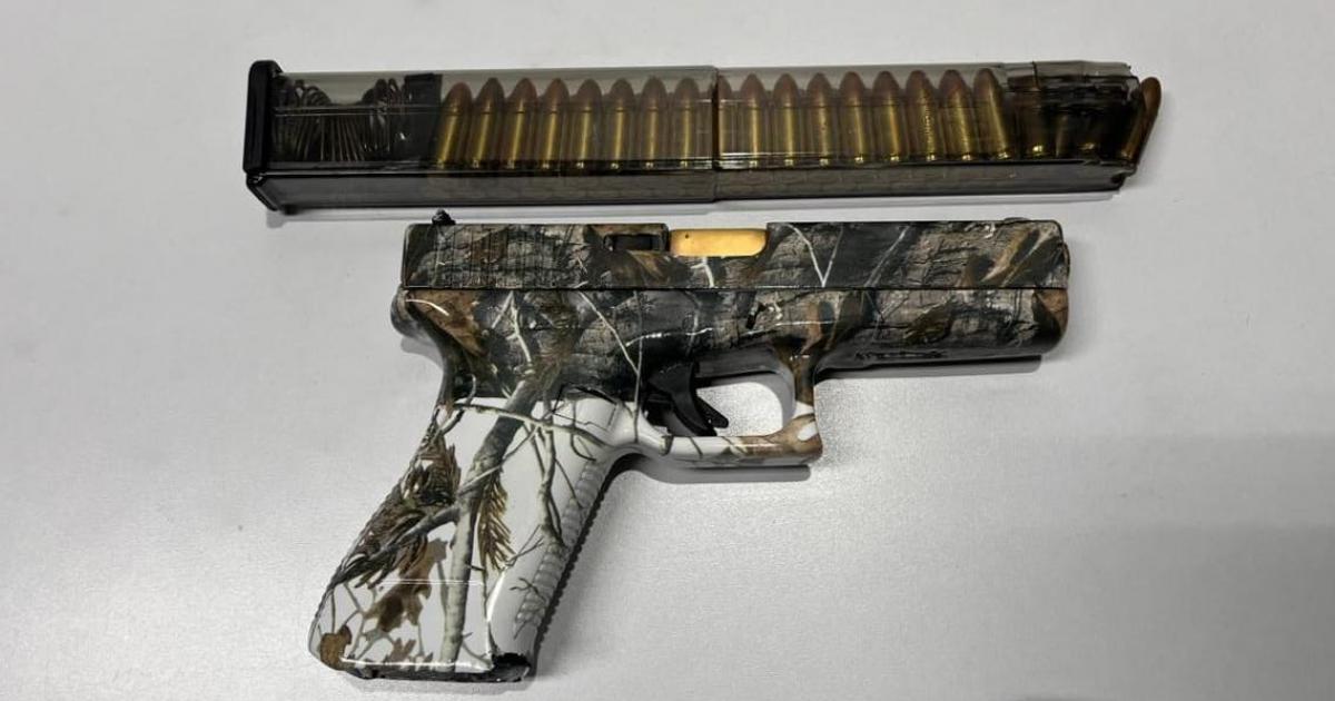 La lujosa pistola que tenía alias “Fénix” cabecilla criminal de Ecuador escondido en La Estrella, Antioquia