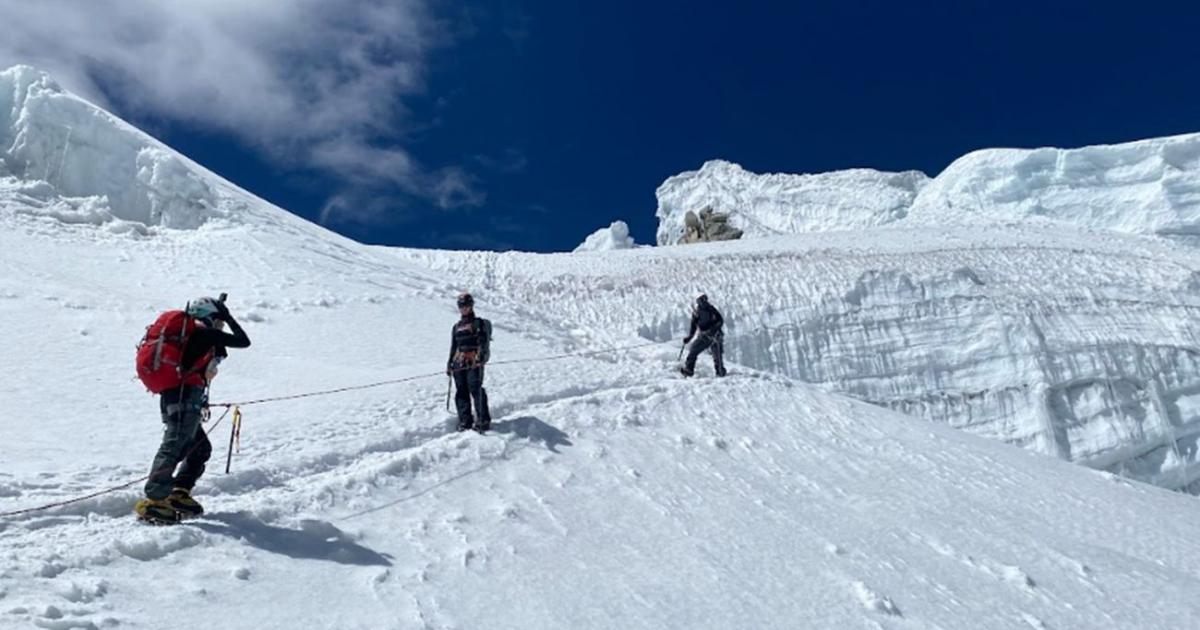 Montañistas colombianas lograron ascender este lunes el monte más alto de la Antártida