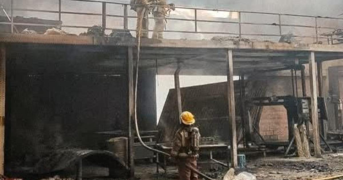 Cuatro personas fueron atendidas tras presentarse incendio en colchonería de Marinilla