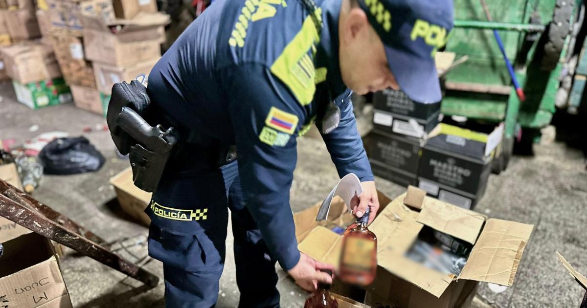 [FOTOS] Incautaron más de 17 mil botellas que estaban listas para distribuir wisky y tequila pirata