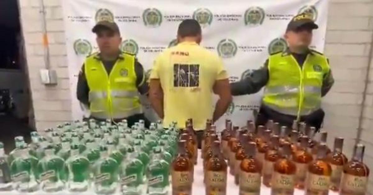 Incautan 120 botellas de licor adulterado ocultas dentro de una camioneta en Santo Domingo, Antioquia
