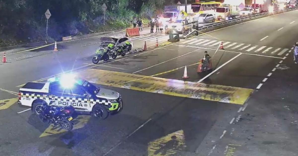 Dos personas muertas y dos policías más heridos deja nueva explosión en Antioquia