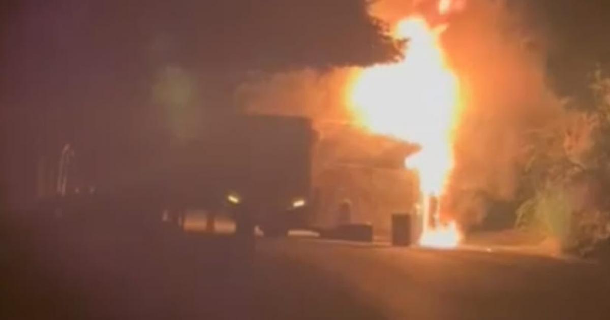 [Video] El ELN quemó un bus en la vía Medellín - Costa Atlántica