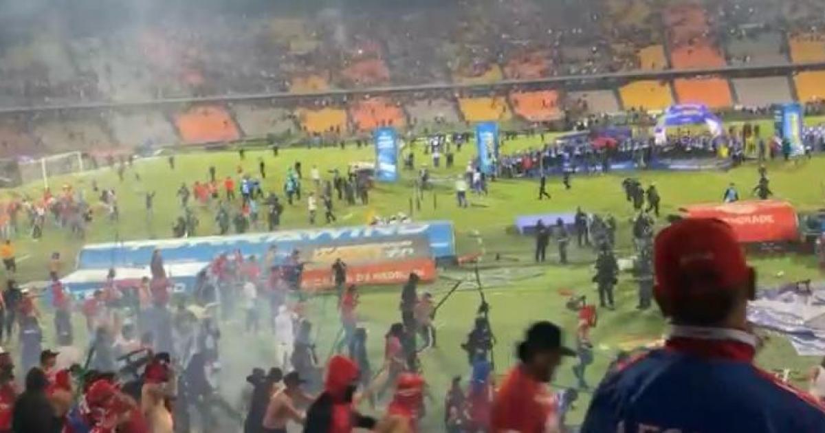 Alcalde de Medellín tras desmanes en el Atanasio: “No son hinchas, se comportan como criminales”
