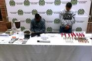 Estas dos personas también les fueron halladas 540 dosis de marihuana.
