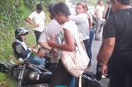 Motociclistas embisten a vaca en aparatoso accidente: el animal murió en la vía de Caucasia 