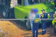 Cámaras del 123 registraron a infractor arrojando basura cerca de una quebrada en Medellín 