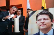 Con una velatón, desde Medellín elevaron una oración por el Senador Miguel Uribe Turbay
