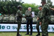 Gobernación de Antioquia entregó 500 morrales al Ejército con recursos de la Tasa de Seguridad