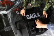 Entrega de chalecos antibalas a técnicos del CTI de la Fiscalía y Ejército 