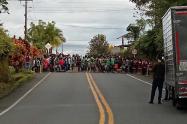 Bloqueo indígena vía Medellín Urabá