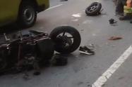 Motociclista sufrió amputación de brazo en fuerte colisión en Robledo; hay seis heridos 