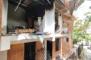 Tres viviendas evacuadas y 30 más afectadas, deja explosión e incendio en Bello (Antioquia)