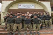 Los18 soldados que fueron liberados retornan sanos y salvos a Quibdó tras operativo en Chocó