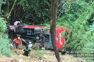 Grave accidente de tránsito en Medellín: 25 pasajeros rodaron por un abismo