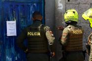 La rápida intervención de los custodios de la Policía Nacional permitió controlar la situación y evacuar a los detenidos. 