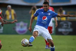 Stiven Vega jugando con Millonarios