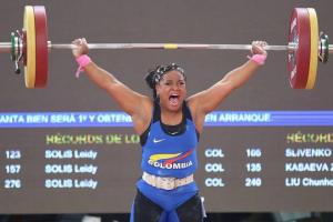 Mercedes Pérez, oro envión en 69 Kg  
