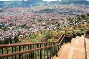 Panorámica de la comuna ocho de Medellín 