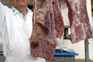 Denuncias del gobernador pegan fuerte al consumo de carne de cerdo en Bello