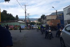 La víctima se movilizaba en un carro particular por ese sector de Medellín