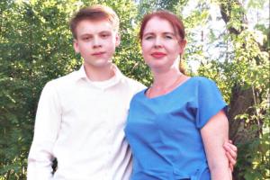 Timur Kimaletdinov y su madre