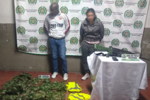 Capturan a dos personas cuando llevaban un fusil en Medellín 