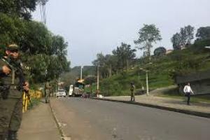 En este sitio un menor fue aprehendido y tres personas más resultaron capturadas.