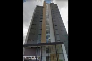 Investigan un presunto susidio de un vigilante en un edificio del barrio el Poblado de Medellín 